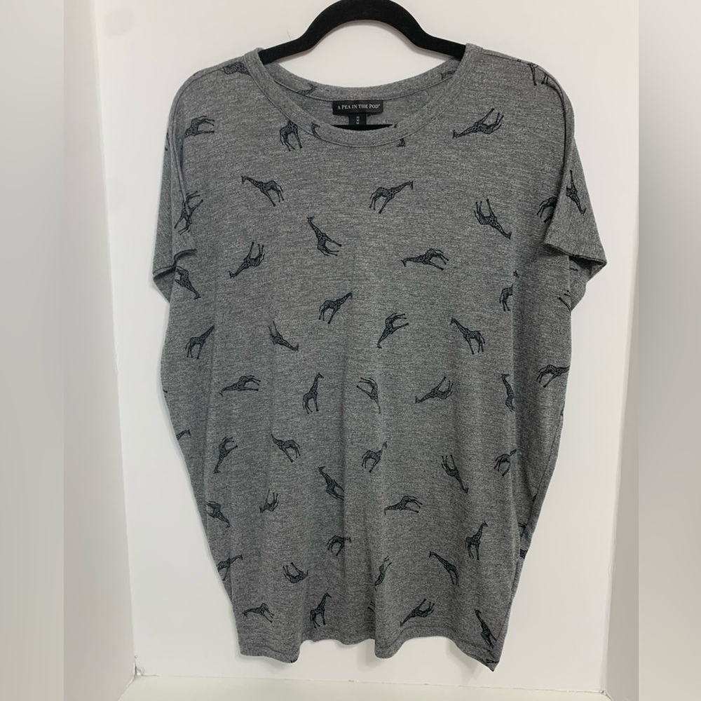 A PEA IN THE POD GIRAFFE PRINT S/S SHIRT - SZ MEDIUM